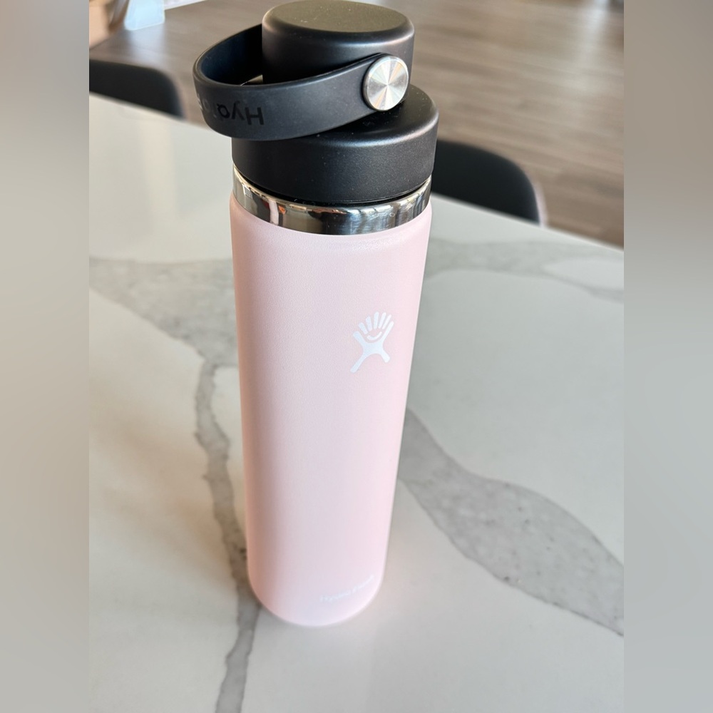 Hydro Flask Light Pink Bottle Black Lid. Insulated stainless steel 24 oz NWOT - Picture 11 of 11